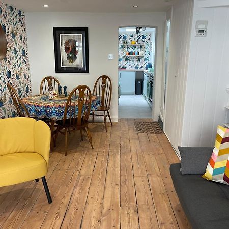 North Laine Sunny Cottage - Parking Available Brighton Bagian luar foto