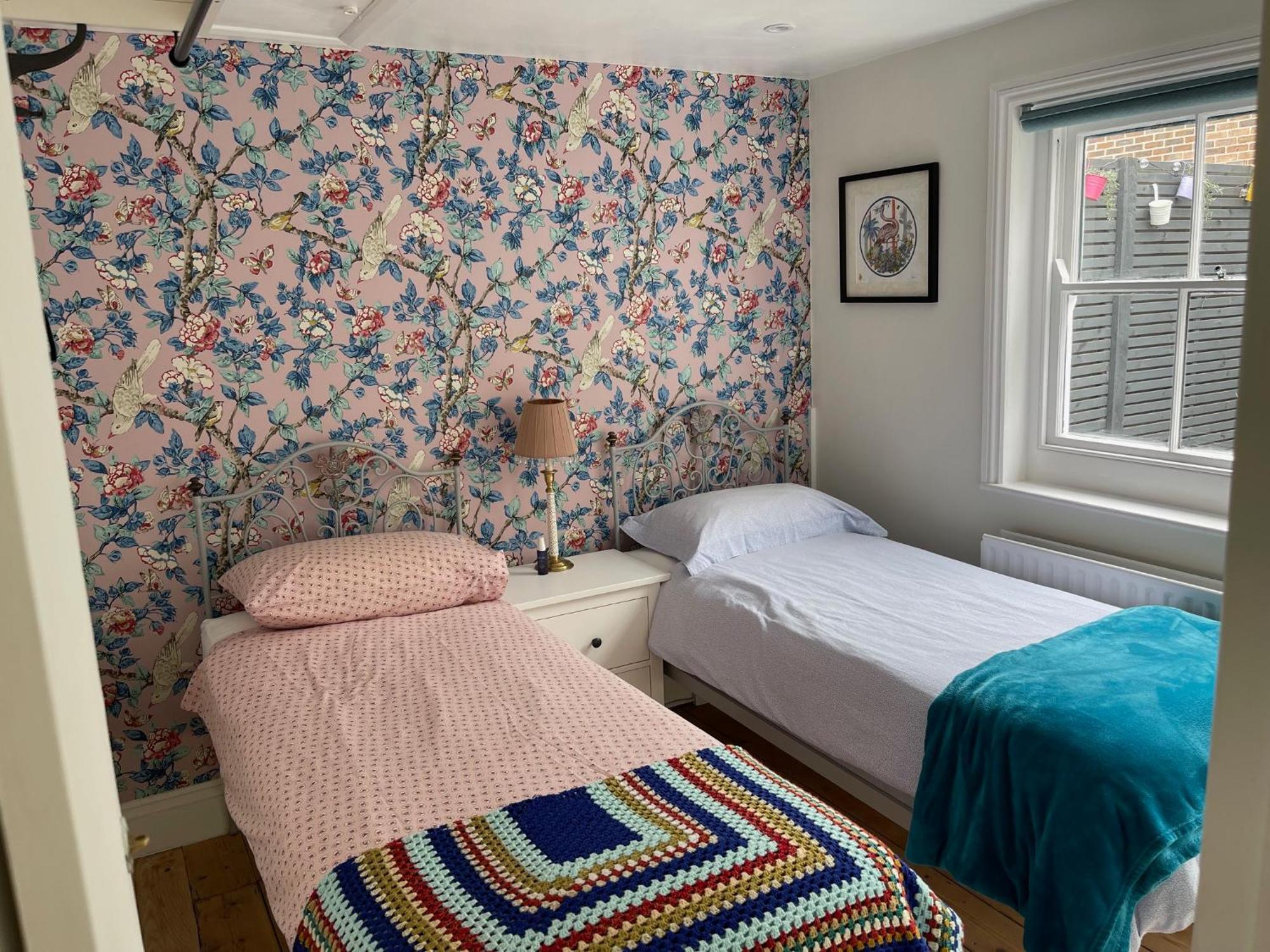 North Laine Sunny Cottage - Parking Available Brighton Bagian luar foto