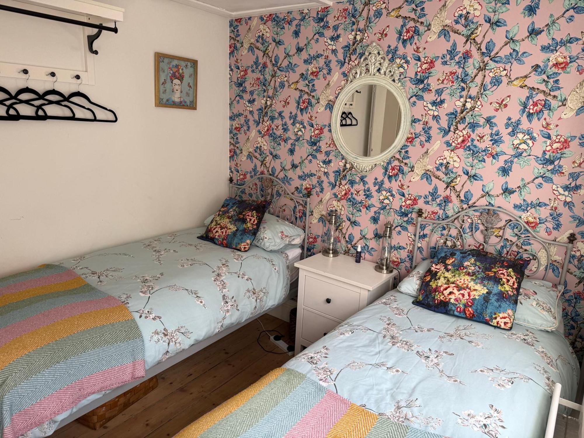 North Laine Sunny Cottage - Parking Available Brighton Bagian luar foto